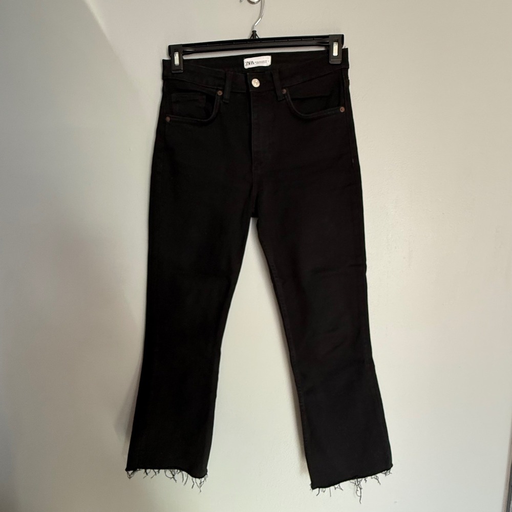 ZARA Black Cropped Flare Jeans Raw Hem Distressed Womens Size 4